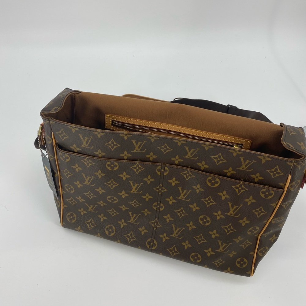 Louis Vuitton Bastille Messenger bag - Picture 11 of 14
